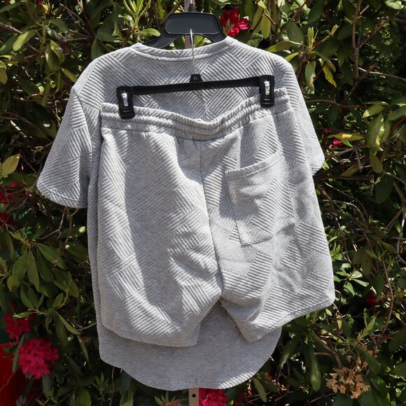 Geometric T-shirt and Short Set - Picture 4 of 11